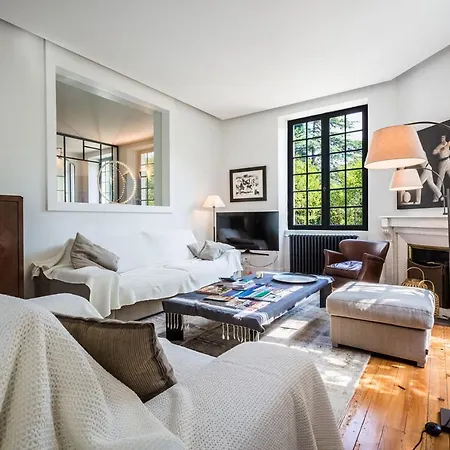 Design Basque With Pool, Garden, Close To City Center *