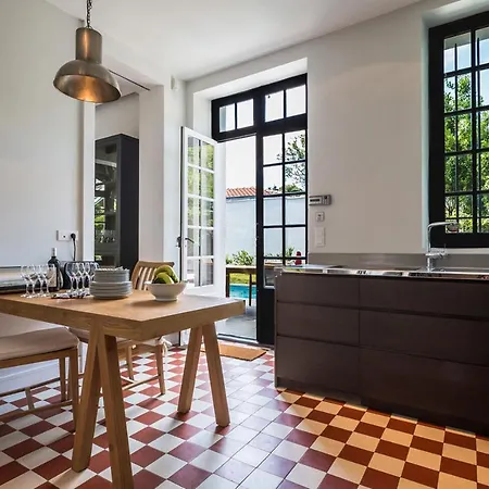 Design Basque With Pool, Garden, Close To City Center *